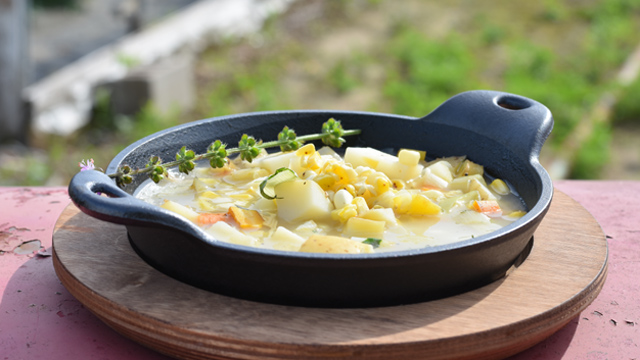 He returns to his kitchen in the Hamptons to show viewers how to cook savory recipes for entertaining at home.